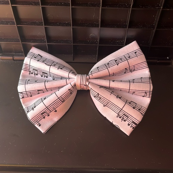 Music notes bow - Picture 1 of 4